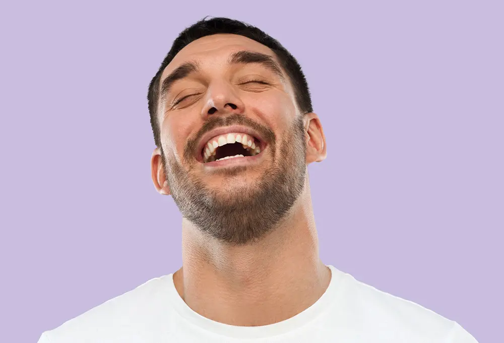 blankweiss Zahnpflege - Patient laut stark am lächeln