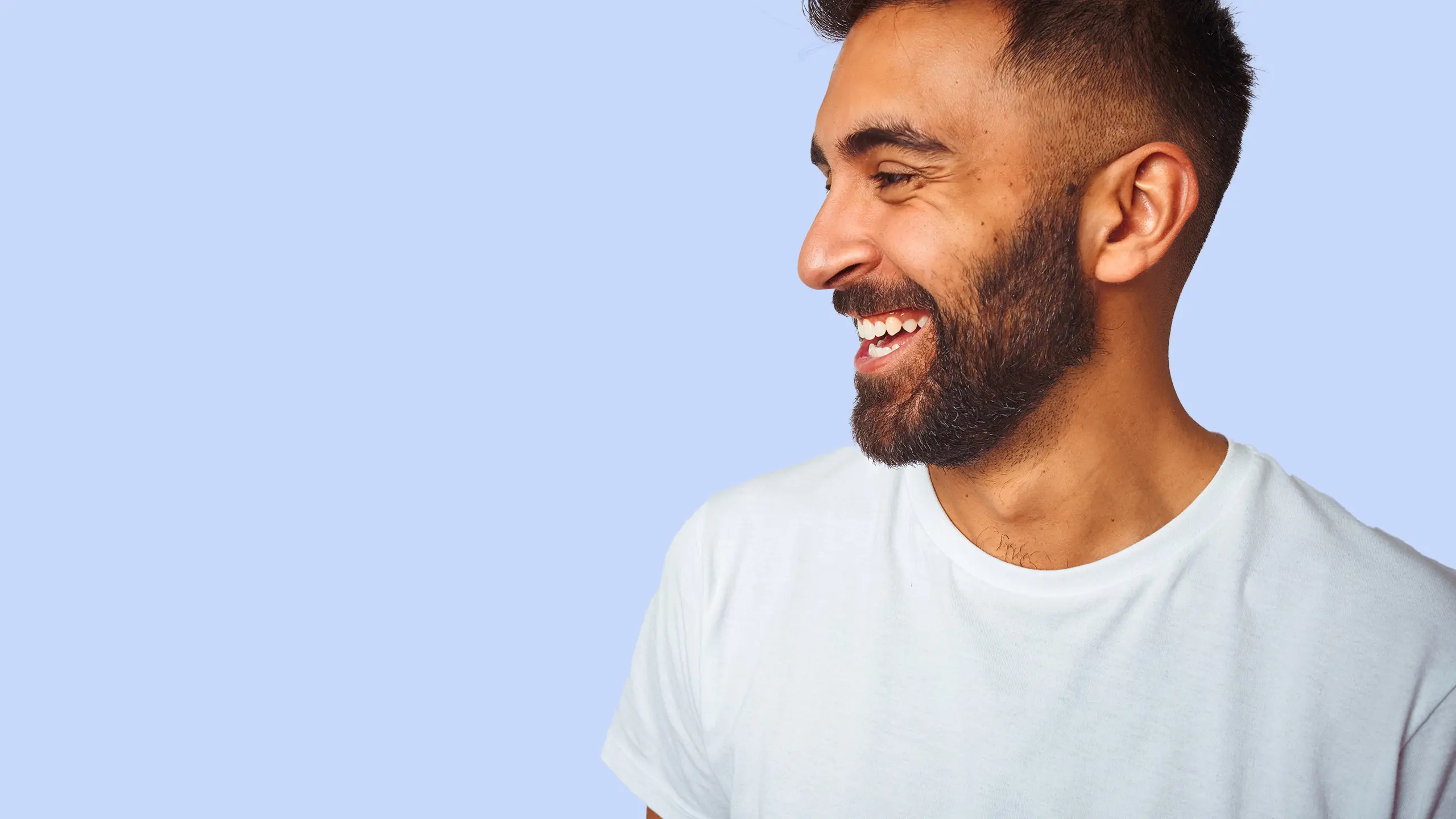 blankweiss - lächelnder Patient nach der Behandlung