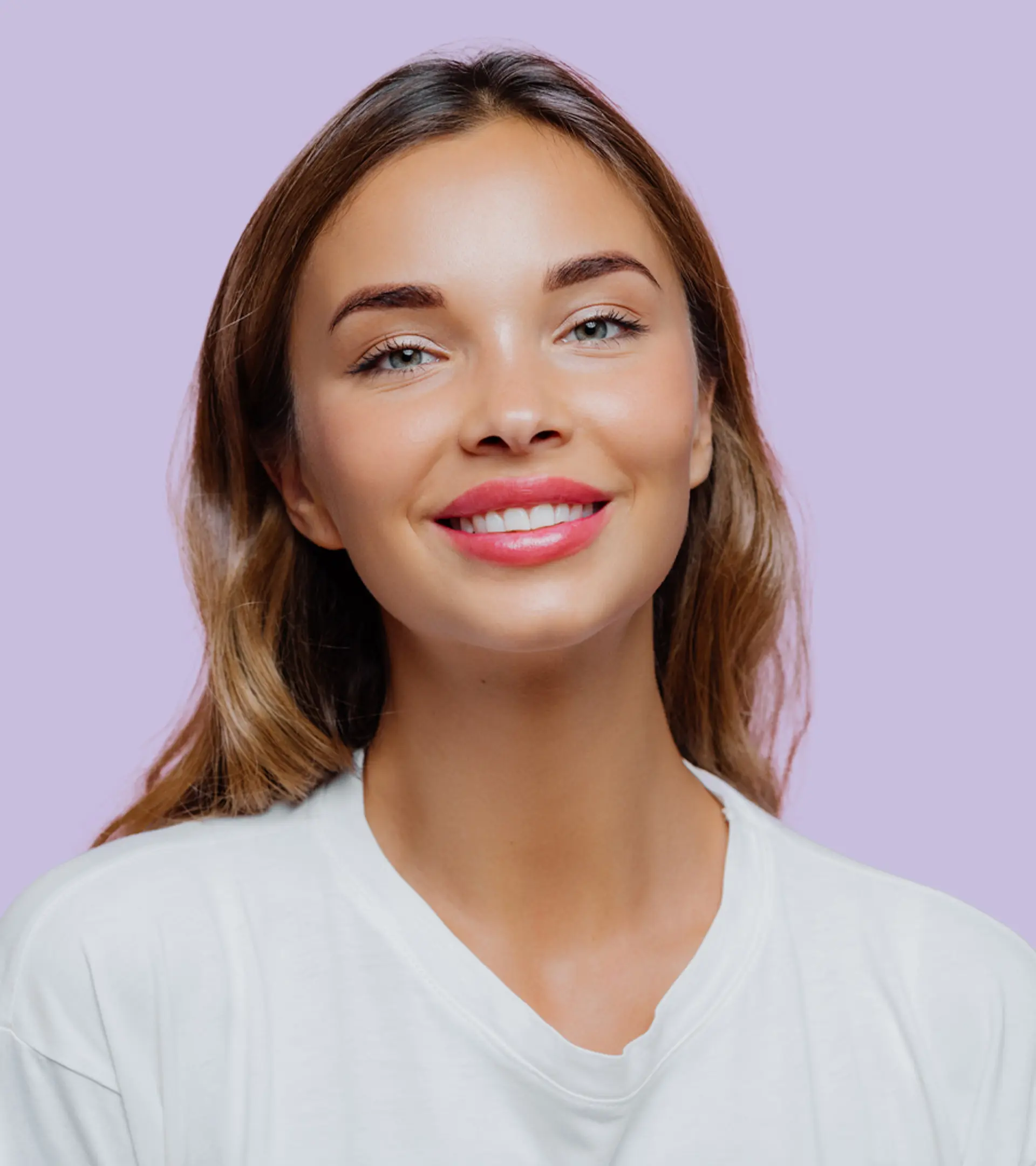 Lächelnde junge Zahnarzt-Patientin