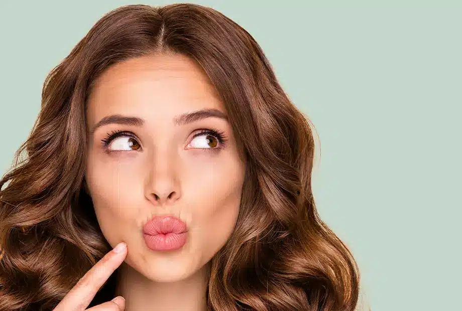 Zahnreinigung & Kontrolle | Blankweiss - Patientin macht Duckface